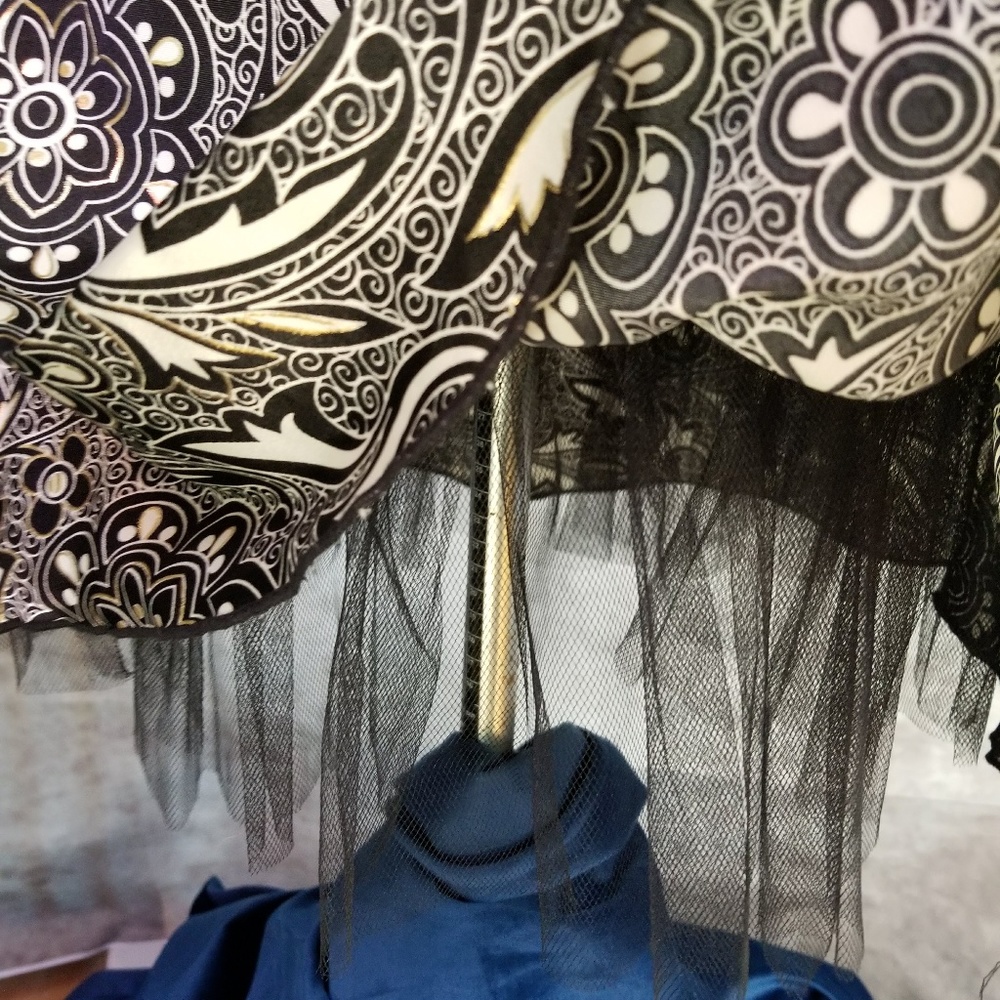 Floral Skirt w/ black tulle lining - Picture 2 of 4